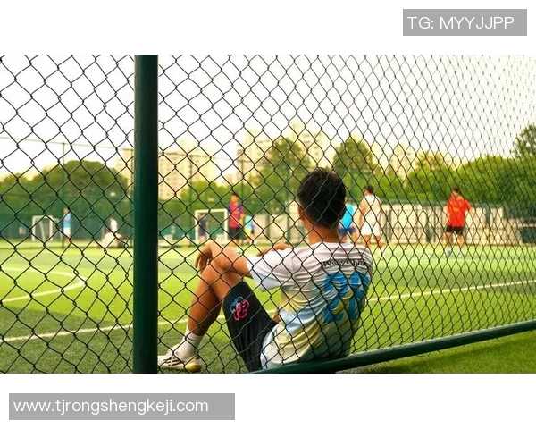 帅气足球明星男孩的成长故事与梦想追逐之旅