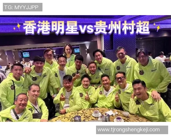 足球明星齐聚一堂合照展现球场魅力与友谊的精彩瞬间